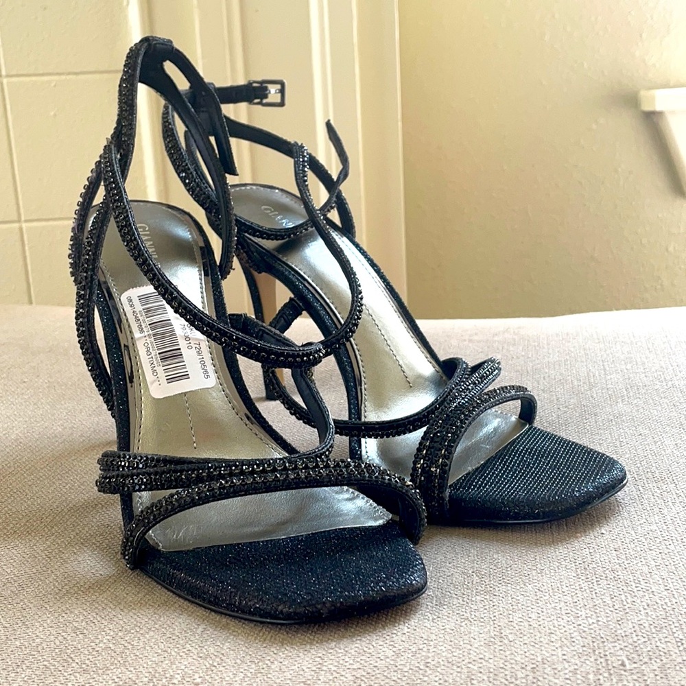 9.5 Gianni Bini Black heels